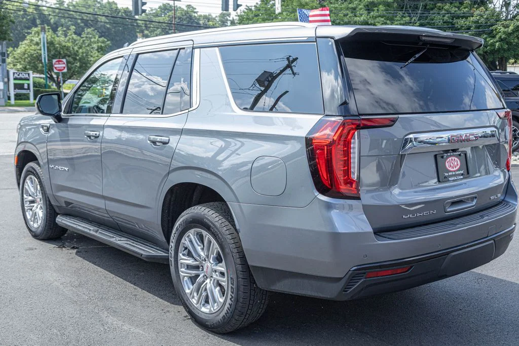 Used 2022 Gray GMC SLE image 4