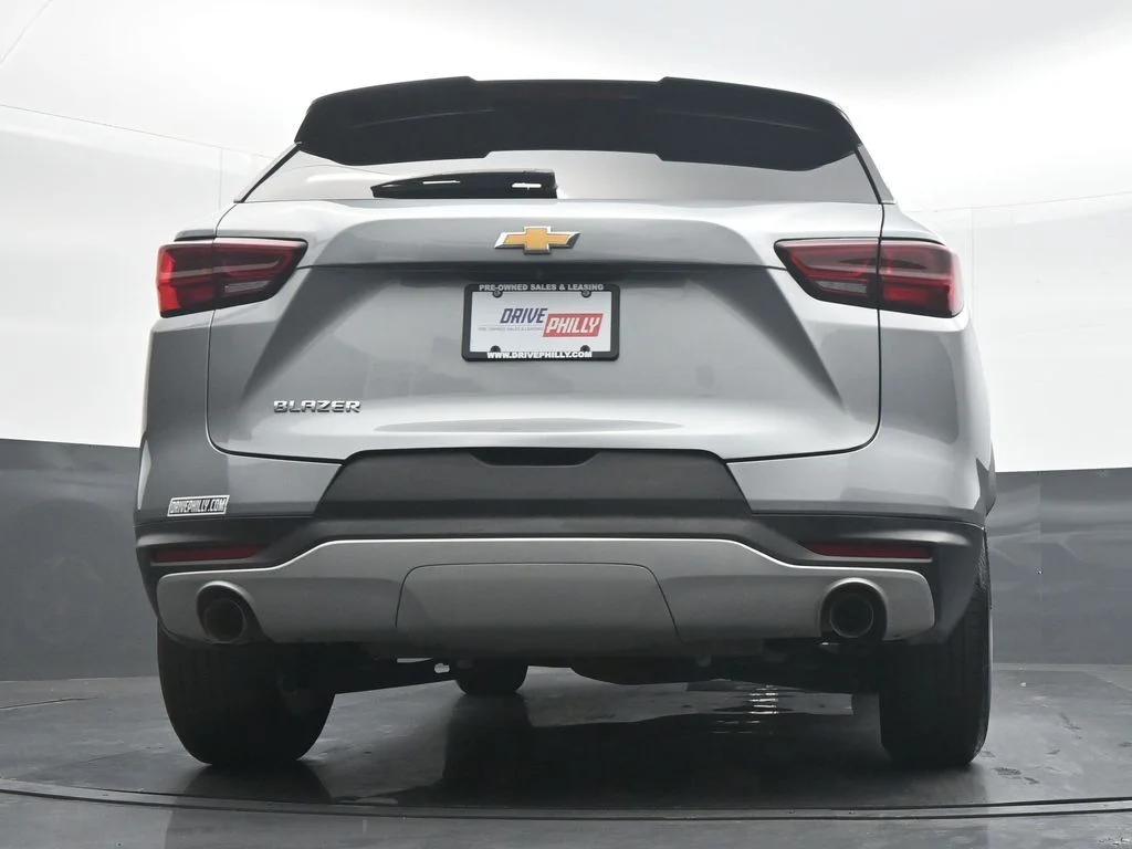 Used 2025 Gray Chevrolet LT image 29