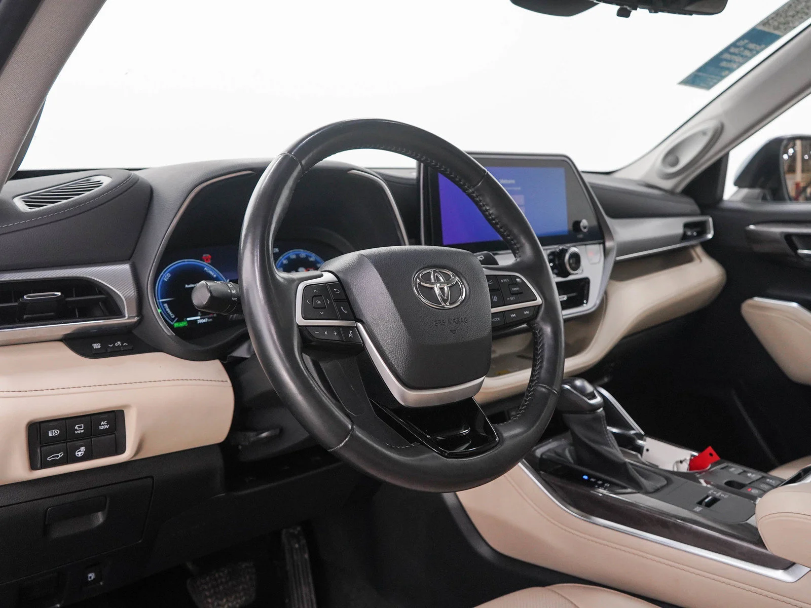 Used 2023  Toyota Hybrid Platinum image 25