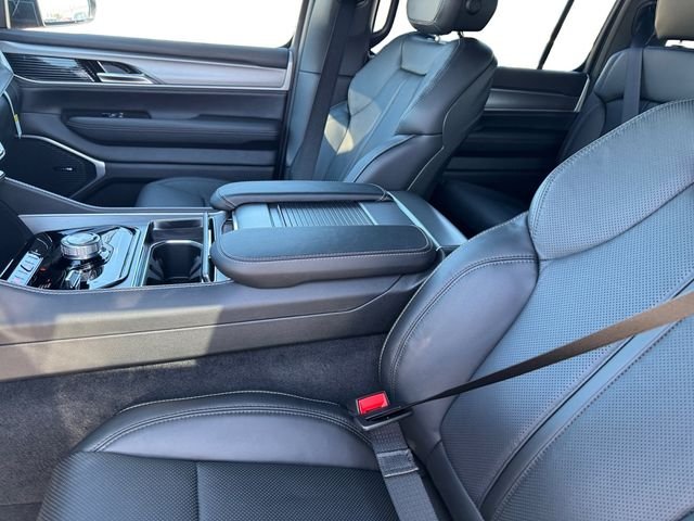 New 2026 Bright White Clear-Coat Exterior Paint Jeep  image 13