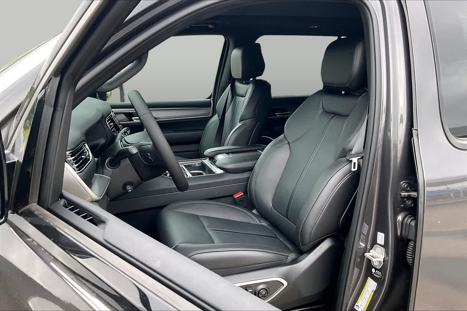 New 2026 Baltic-Gray Metallic Clear-Coat Exterior Paint Jeep  image 9