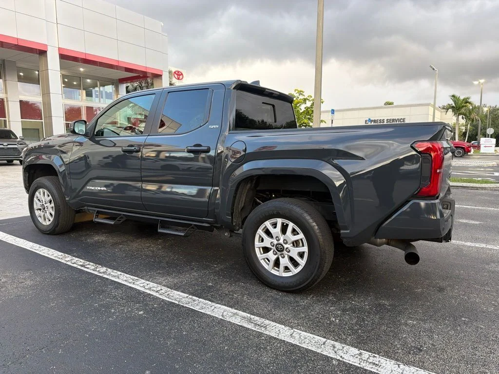 Used 2024  Toyota SR5 image 4