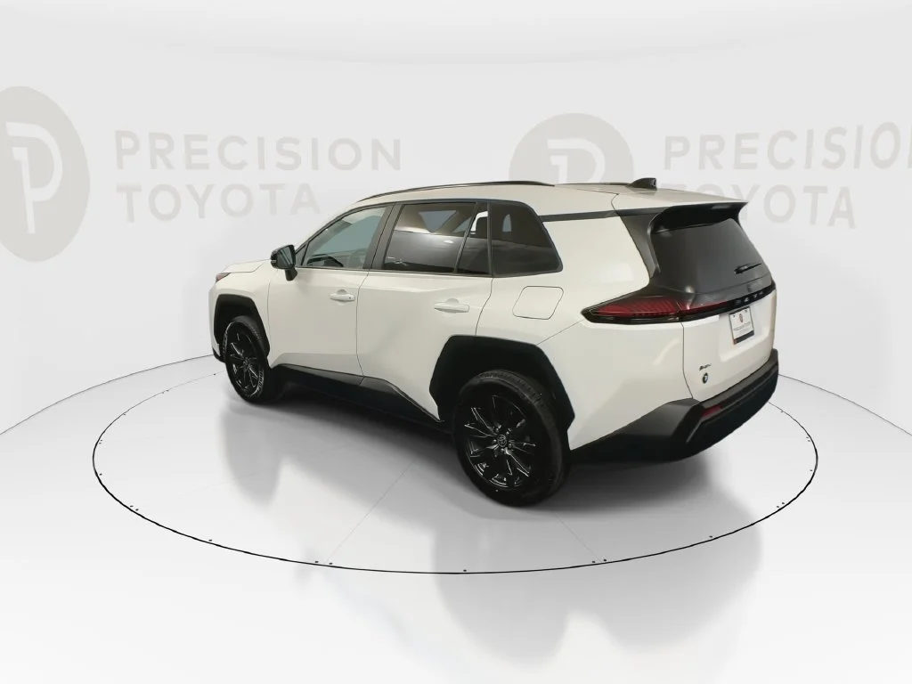 Used 2026 Ice Cap Toyota XLE Premium image 21