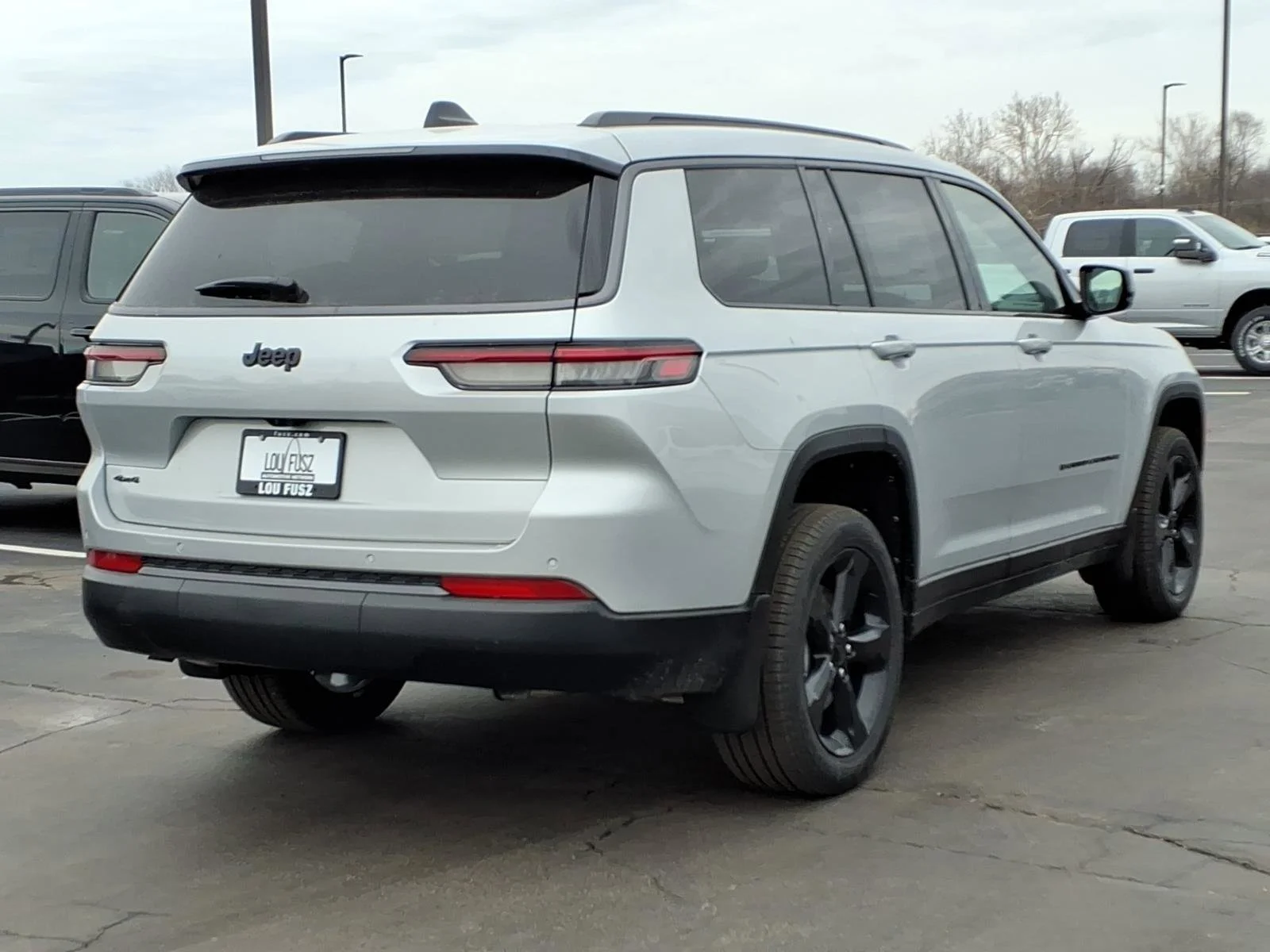 New 2026 Silver Zynith Exterior Paint Jeep Limited image 19