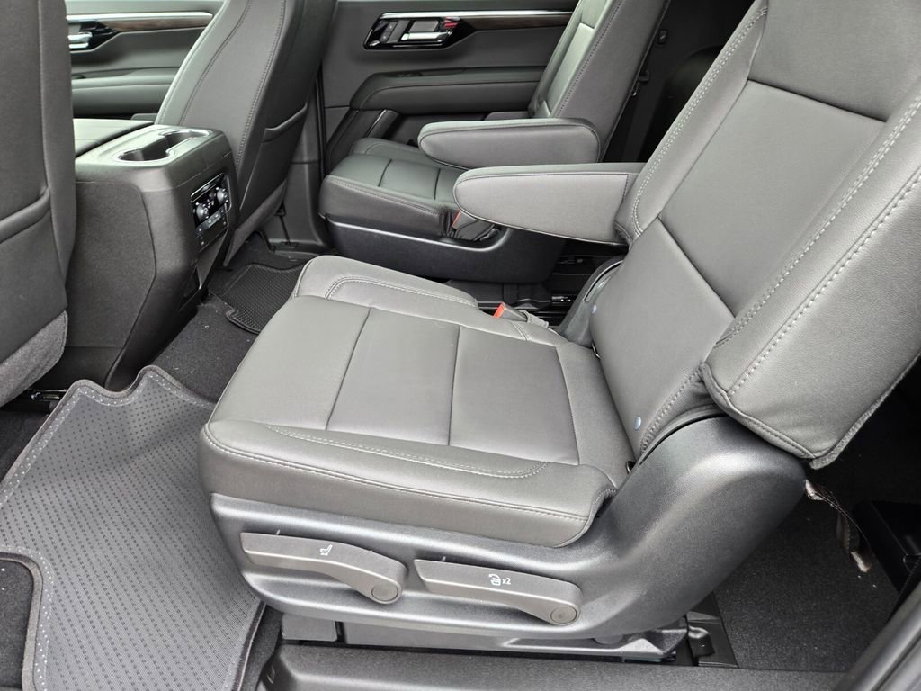 2025 Chevrolet Suburban LT - Photo 7