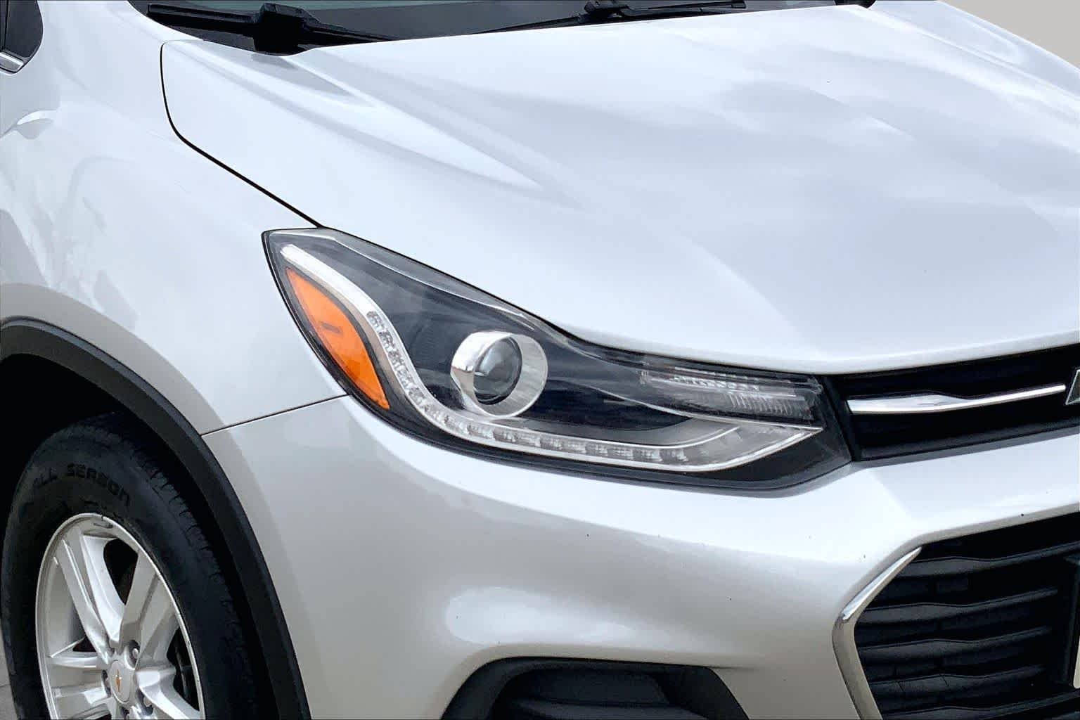 Used 2019 Silver Ice Metallic Chevrolet LT image 26