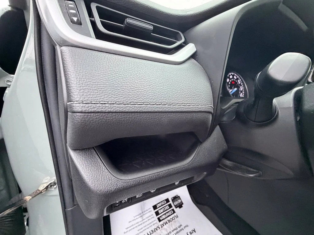 Used 2021  Toyota XLE image 16