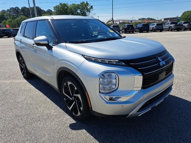 2024 Mitsubishi Outlander SE 2WD's photo