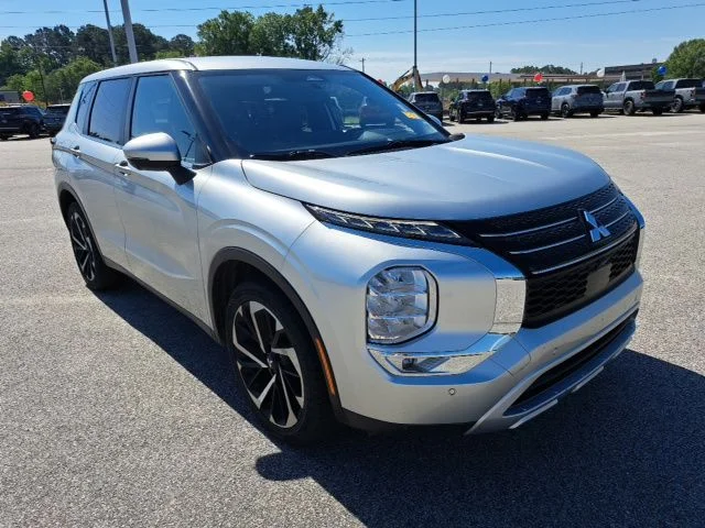 2024 Mitsubishi Outlander SE 2WD's photo