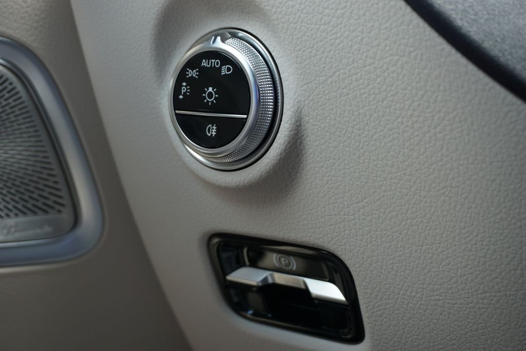 2025 Mercedes-Benz C-Class Sedan C 300 - Photo 33