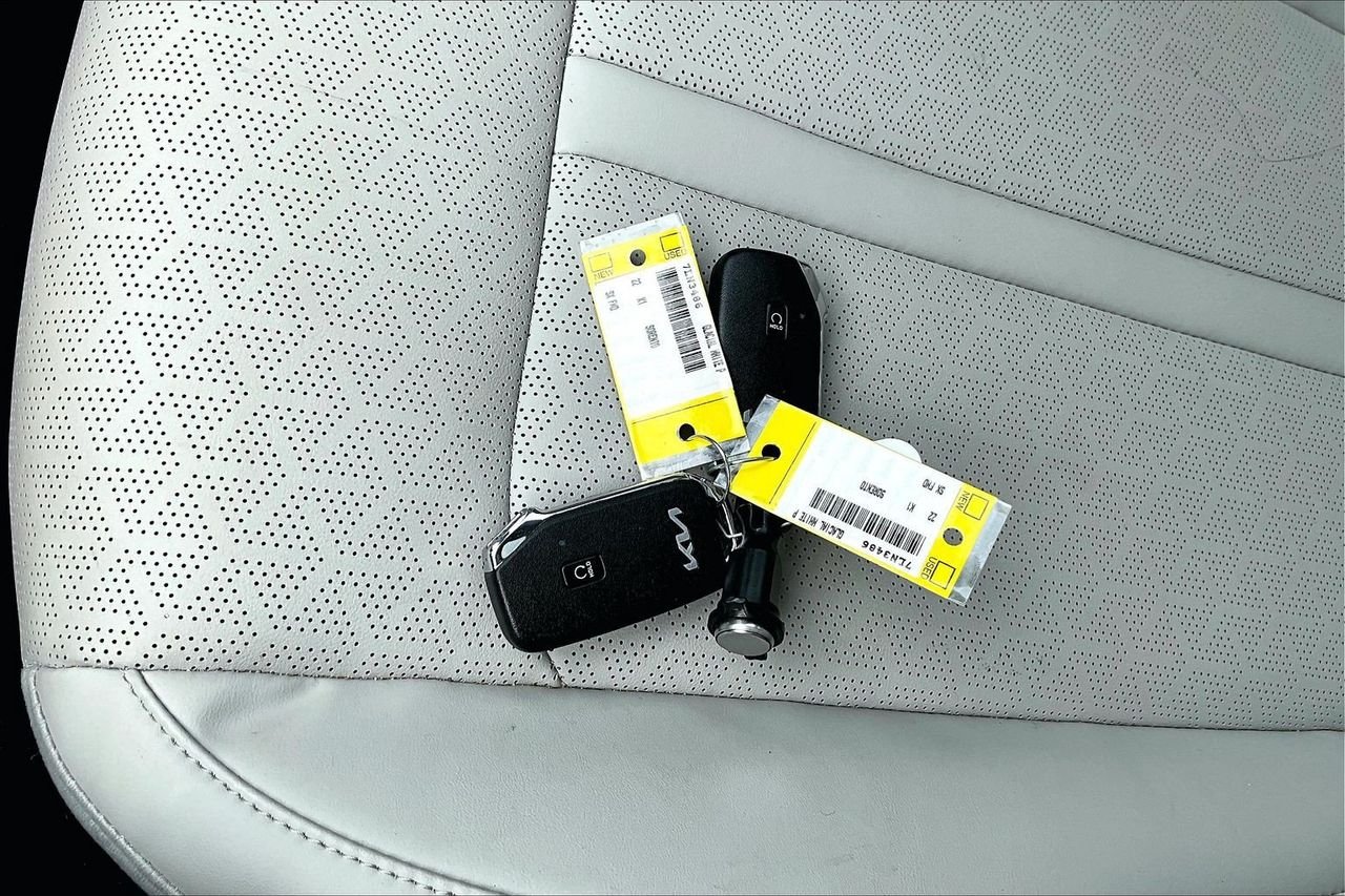 Used 2022 White Kia SX image 32