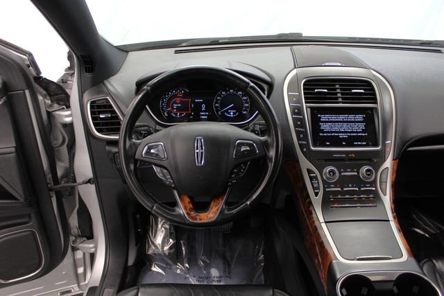 Used 2018 Ingot Silver Lincoln Select image 22