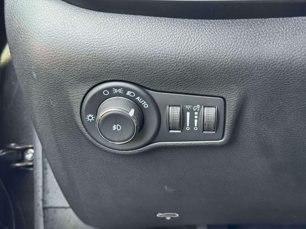Used 2023 Gray Jeep Limited image 18