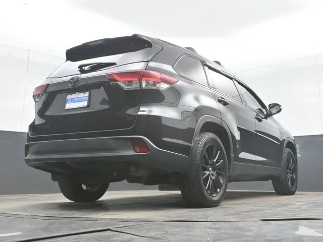 Used 2019 Midnight Black Metallic Toyota SE image 51