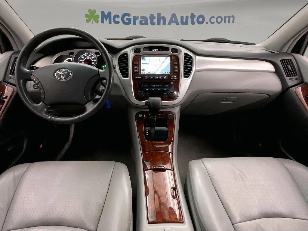 Used 2006 Silver Toyota Limited image 21