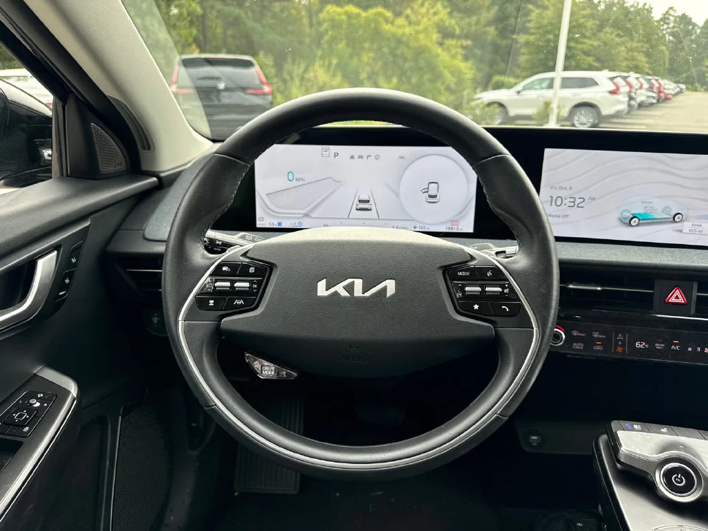 Used 2024 Blue Kia Wind image 19