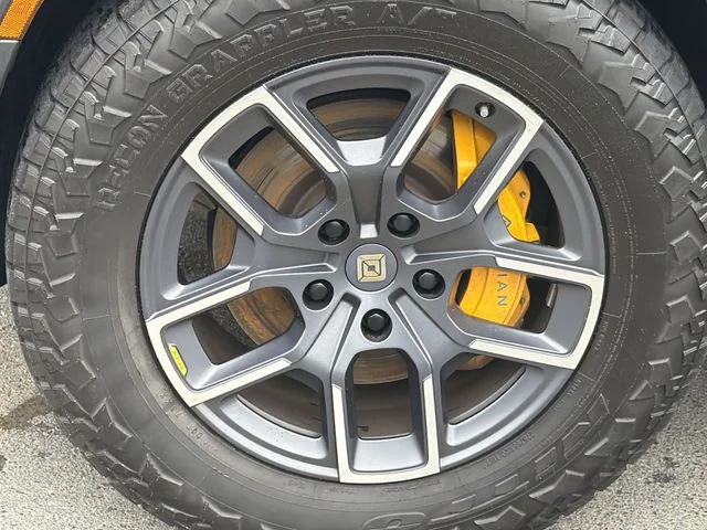 Used 2022  Rivian Adventure image 17