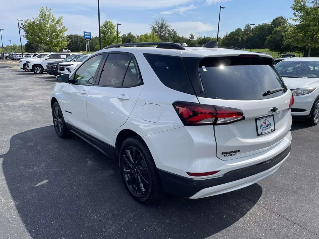 Used 2022 IRIDESCENT PEARL TRICOAT Chevrolet RS image 4