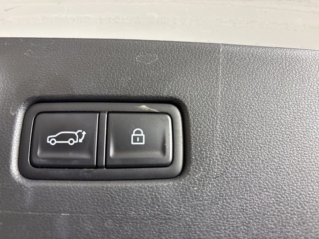 Used 2025 White Hyundai Calligraphy image 22