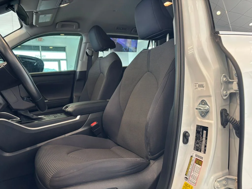 Used 2021 White Toyota LE image 12
