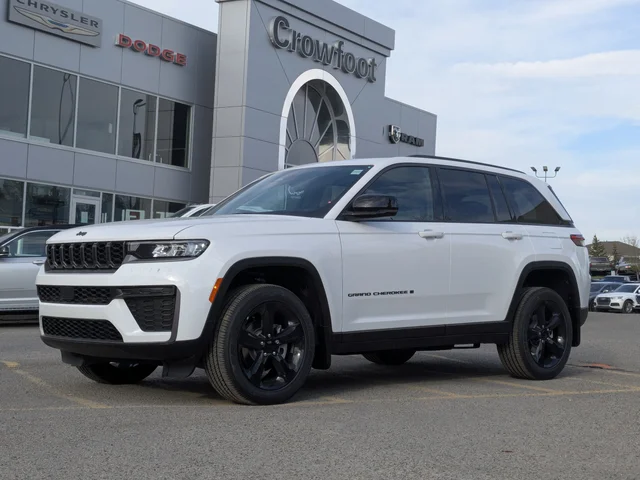 2026 Jeep Grand Cherokee Altitude - - 20 Gloss Black Wheels - 2.0L Turbo - Remote Start & tons more!