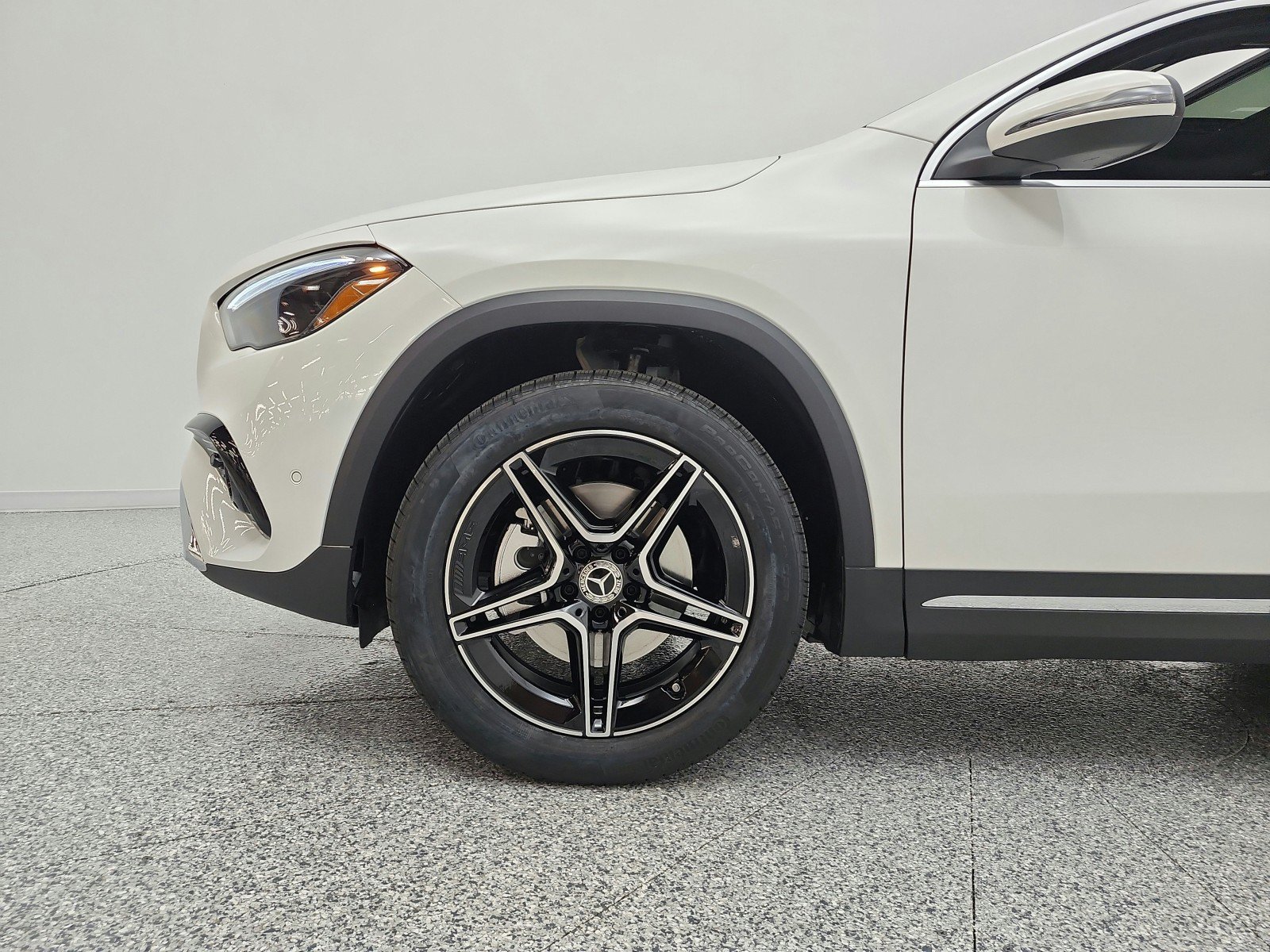 New 2026 Polar White Mercedes-Benz GLA 250 SUV image 30