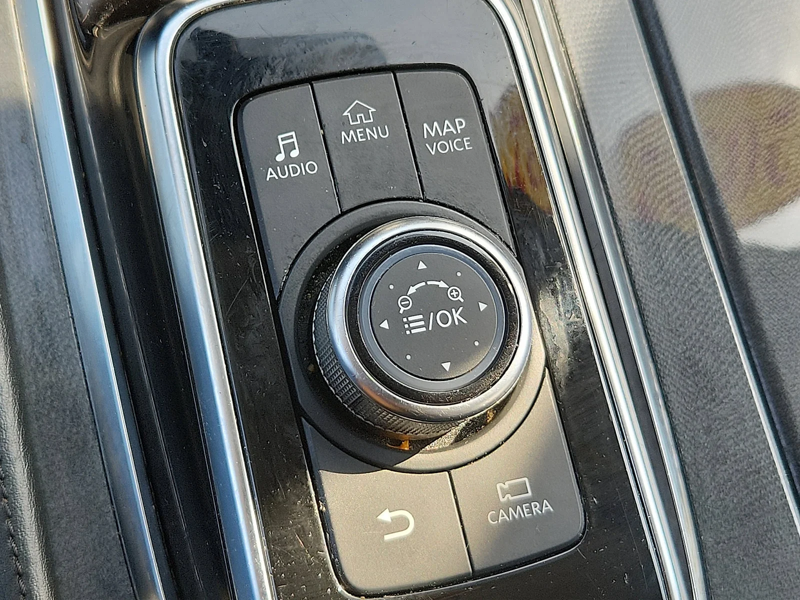 Used 2022 Silver Nissan SV image 26