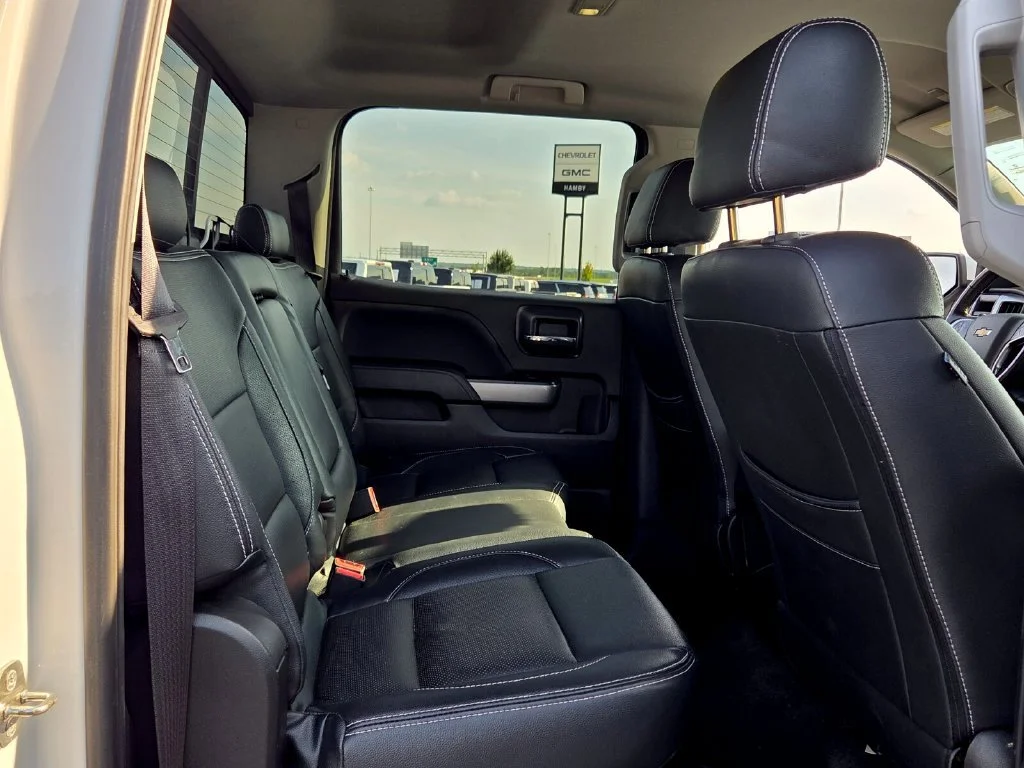Used 2018 SUMMIT WHITE Chevrolet LT image 16