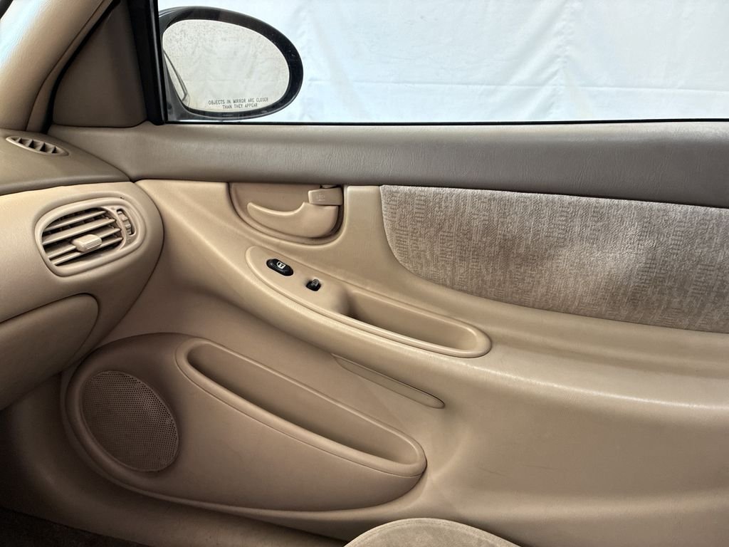 Used 2004 Beige Oldsmobile GL1 image 19