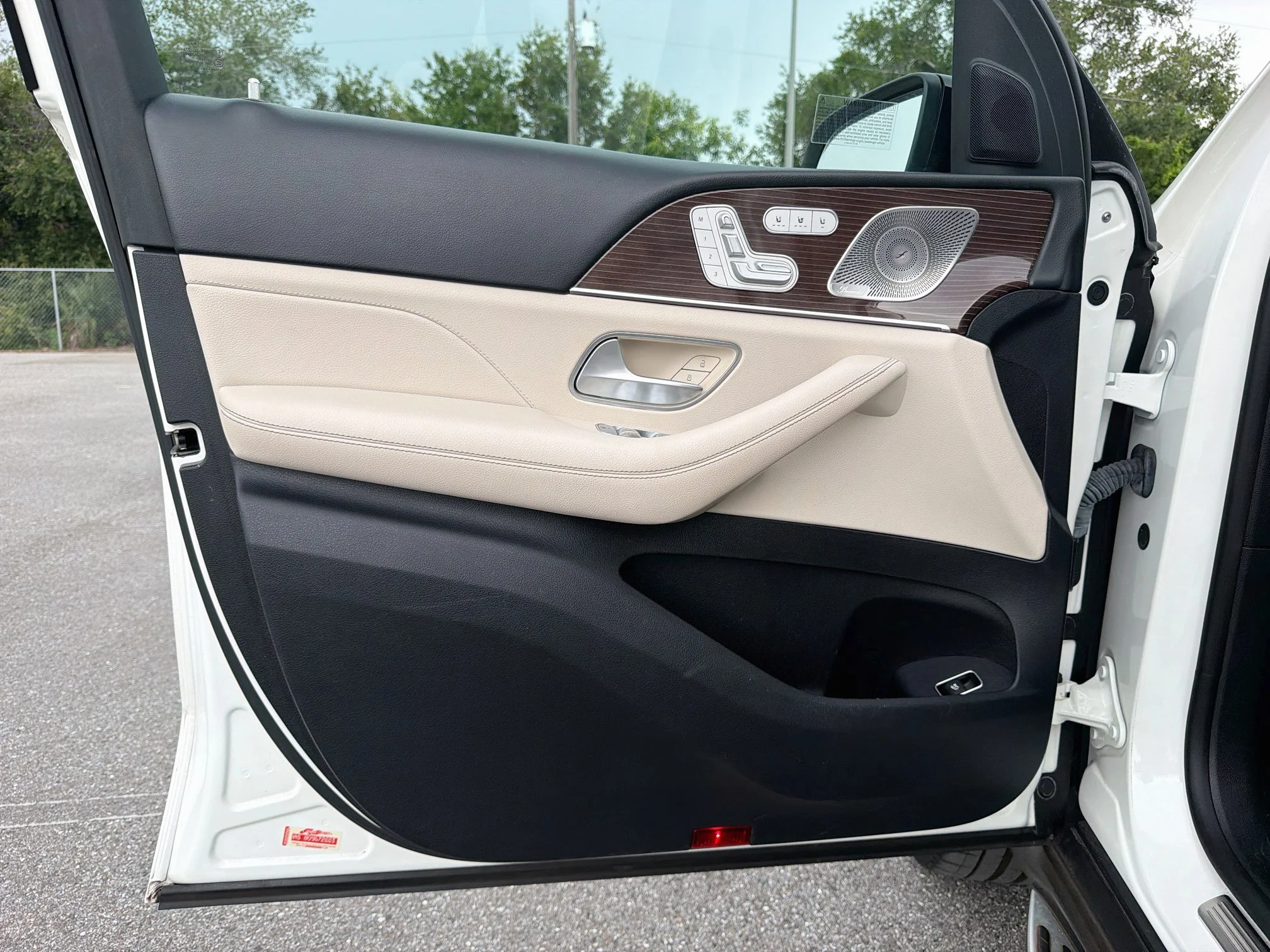 Used 2021 Diamond White Metallic Mercedes-Benz GLS 580 image 24