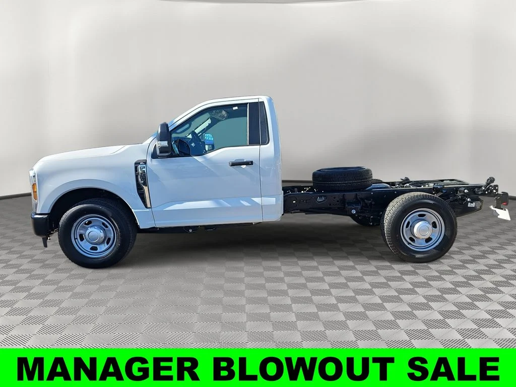 New 2026 Oxford White Ford F-350® XL image 6