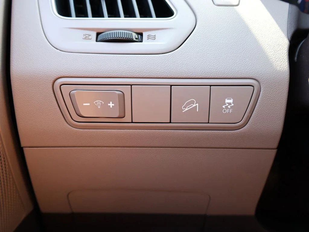 Used 2013 Garnet Red Hyundai GLS image 29