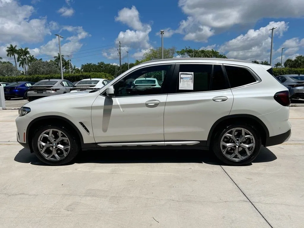 Used 2024 White Metallic BMW xDrive30i image 4