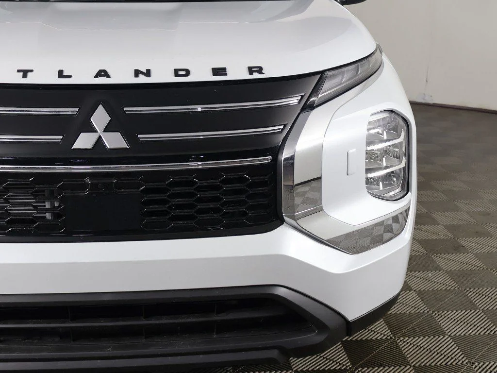 2026 Mitsubishi Outlander ES - Photo 13