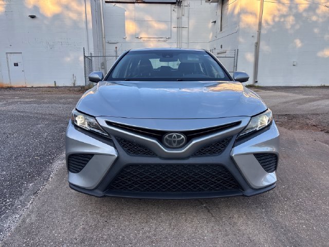 Used 2018 Silver Toyota SE image 2
