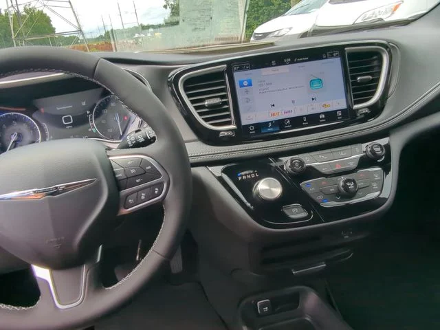 2026 Chrysler Pacifica Select - Photo 10