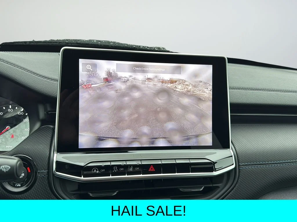 New 2026 Diamond Black Crystal Pearlcoat Jeep Latitude image 21