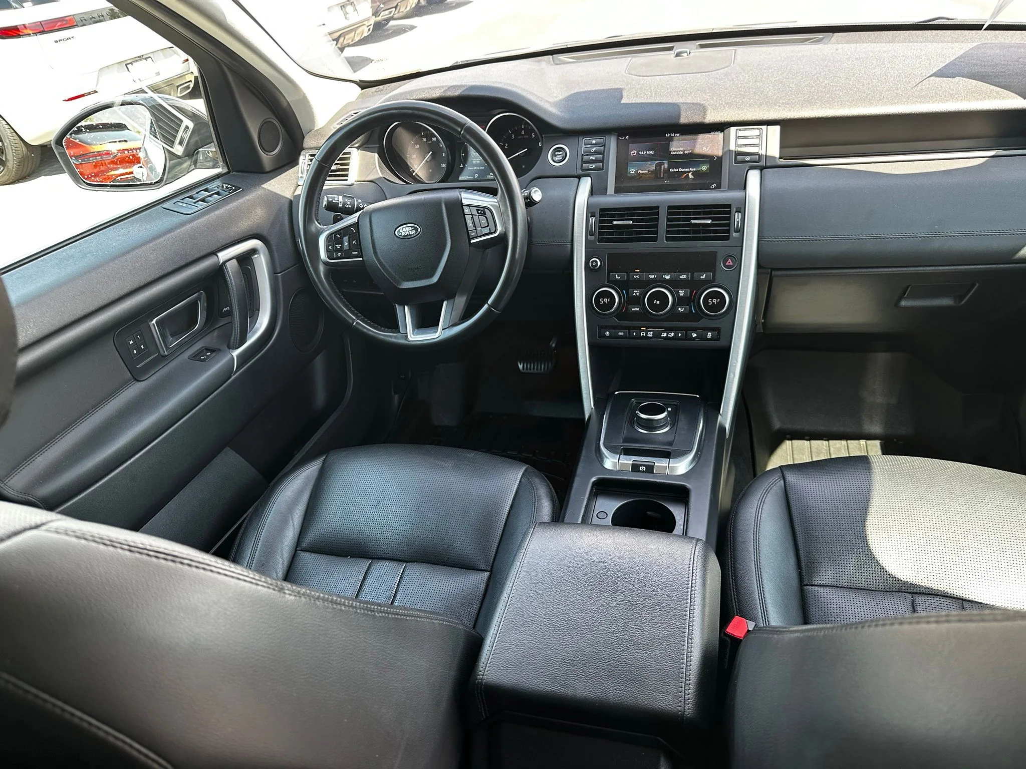 Used 2018 Fuji White Land Rover HSE image 5