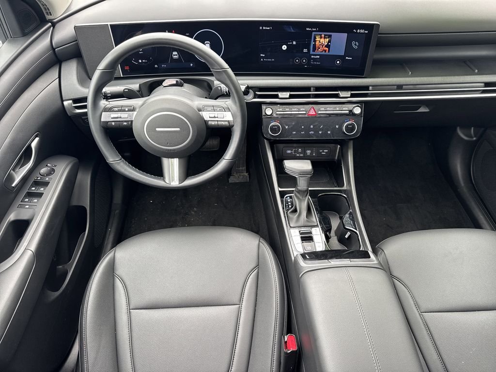 Used 2025 Silver Hyundai SEL Convenience image 22