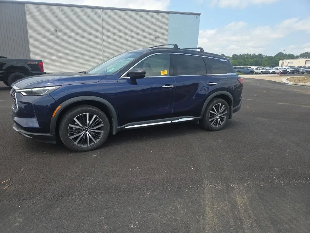 Used 2024 Blue INFINITI Autograph image 6