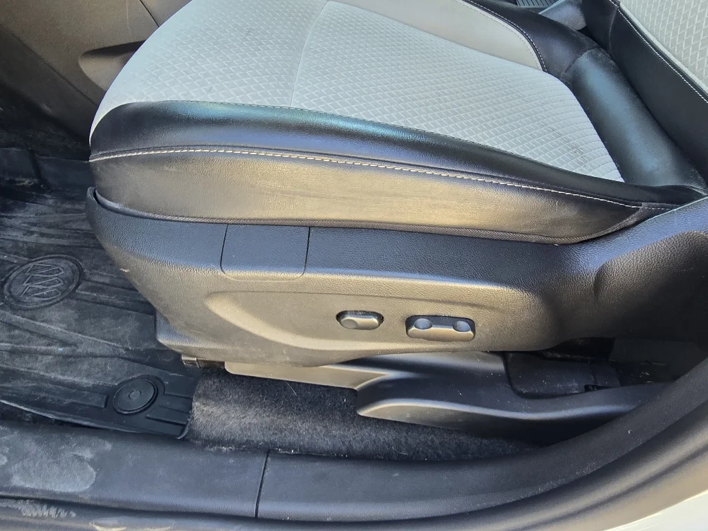 Used 2022 Summit White Buick Preferred image 16