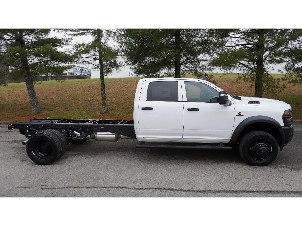 New 2026 Bright White Clear-Coat Exterior Paint RAM Tradesman image 2