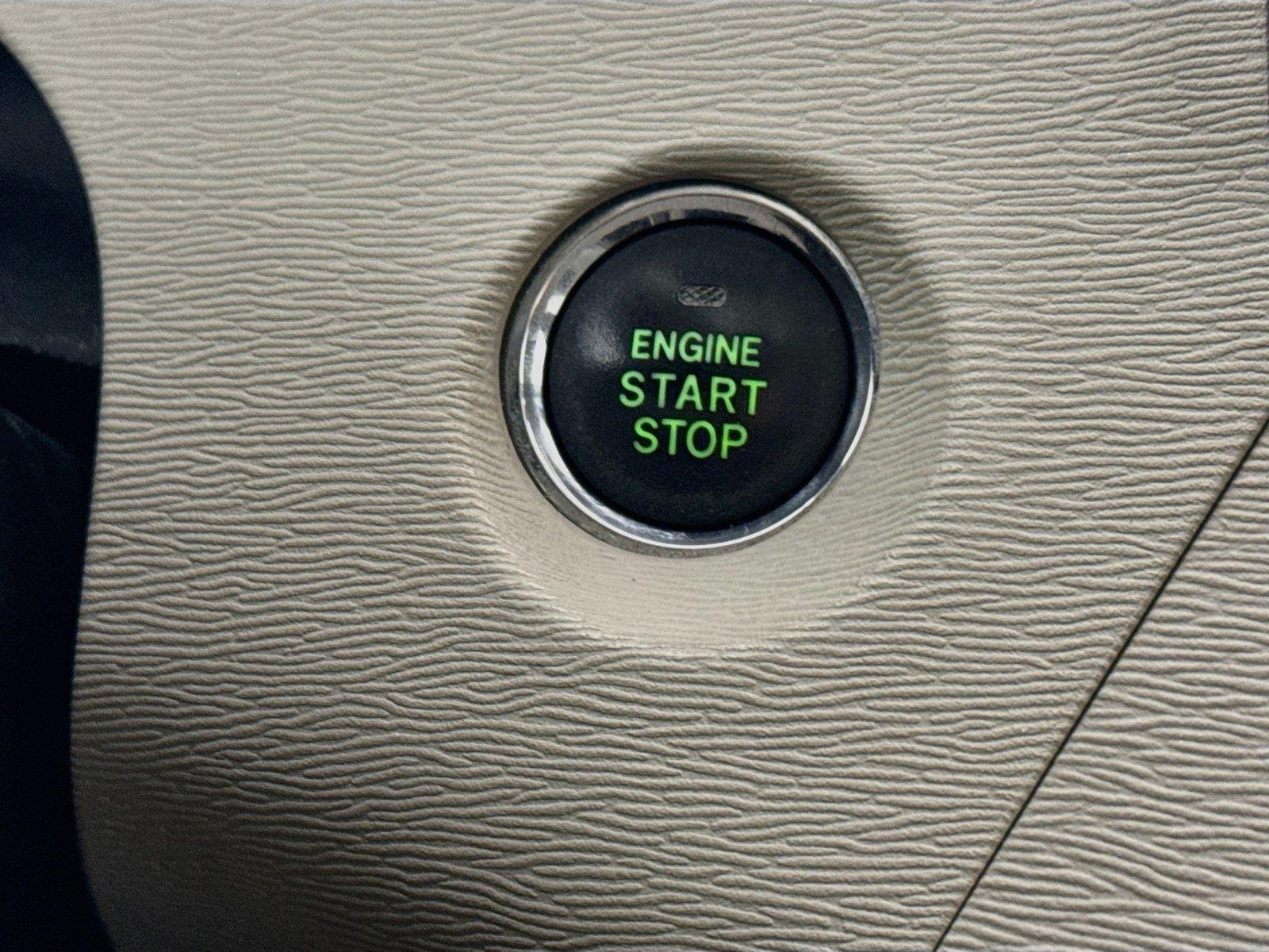 Used 2013 Black Toyota XLE image 22