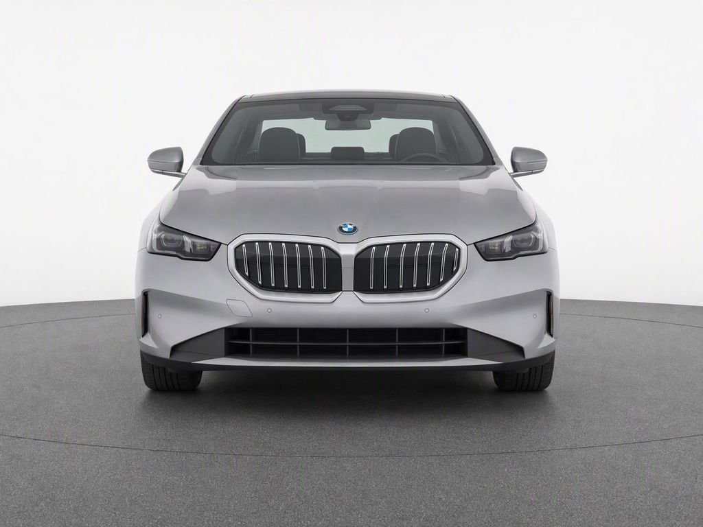 Certified Used 2026 Oxide Grey Met BMW xDrive40 image 8