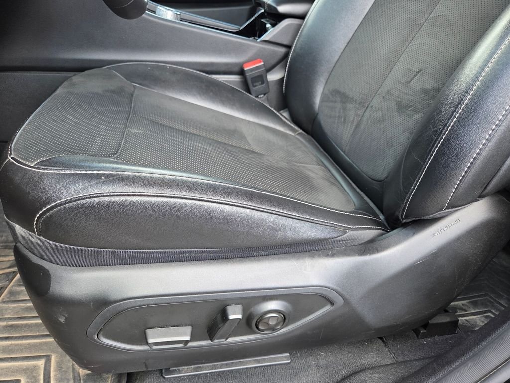 Used 2023 Black Jeep Altitude image 10