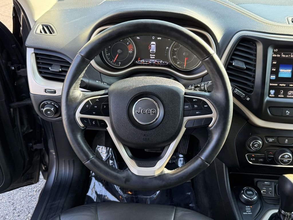 Used 2018 Crystal Metallic Jeep Limited image 16