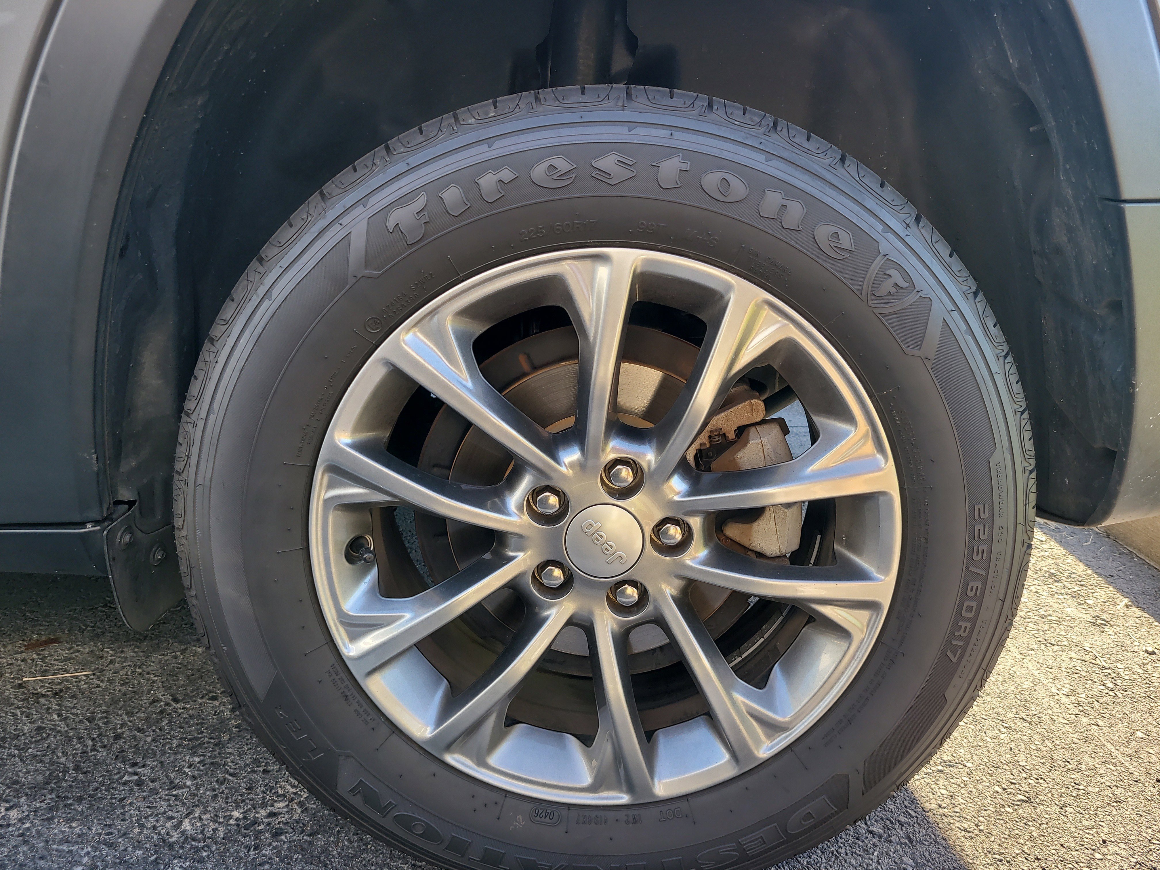 Used 2021 Sting-Gray Clearcoat Jeep Latitude Plus image 7
