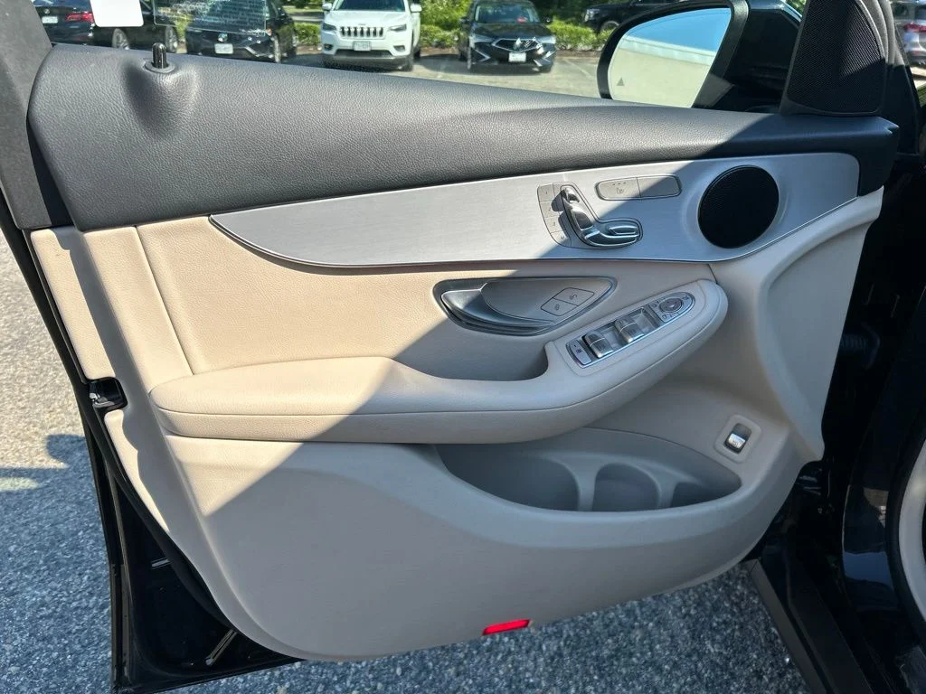 Used 2022  Mercedes-Benz GLC 300 image 15