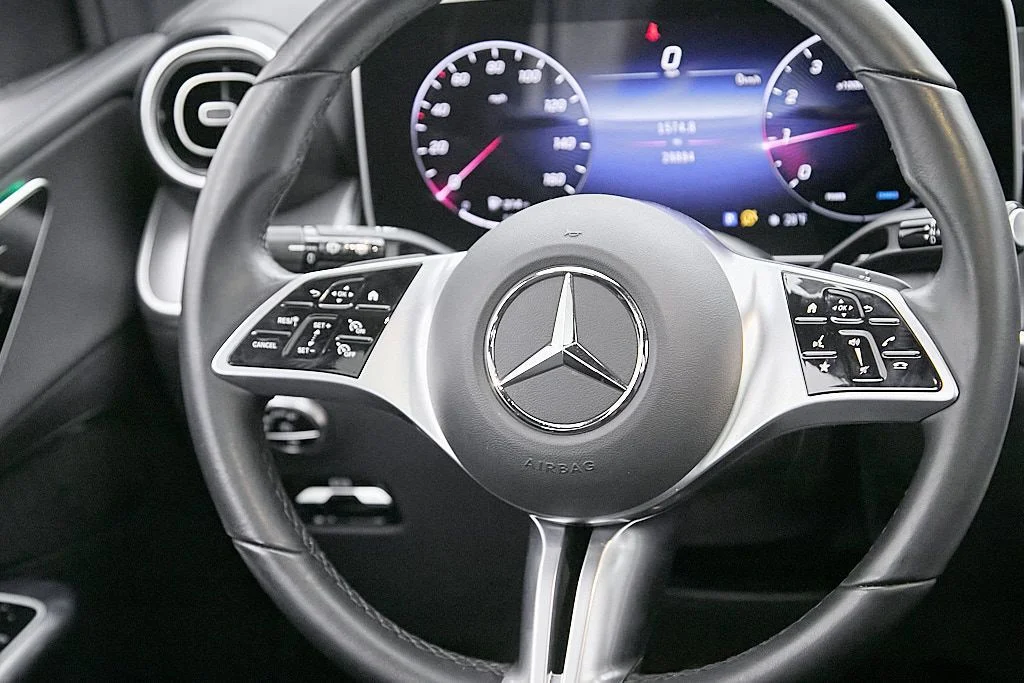 Used 2024 Polar White Mercedes-Benz GLC 300 image 34