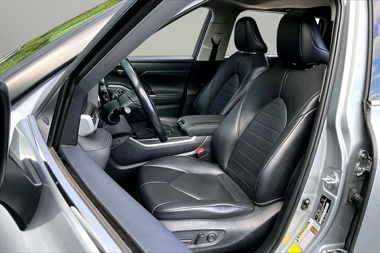 Used 2021 Silver Toyota XLE image 20